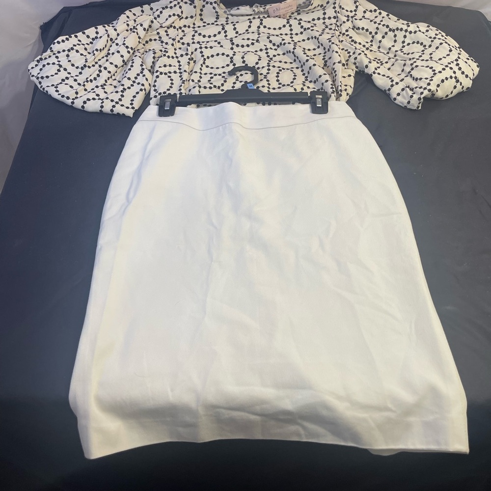 Vintage Carolina Herrera pencil skirt W/Leather waist band sz 6 classic